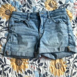 American Eagle. Jean shorts. Size 6.